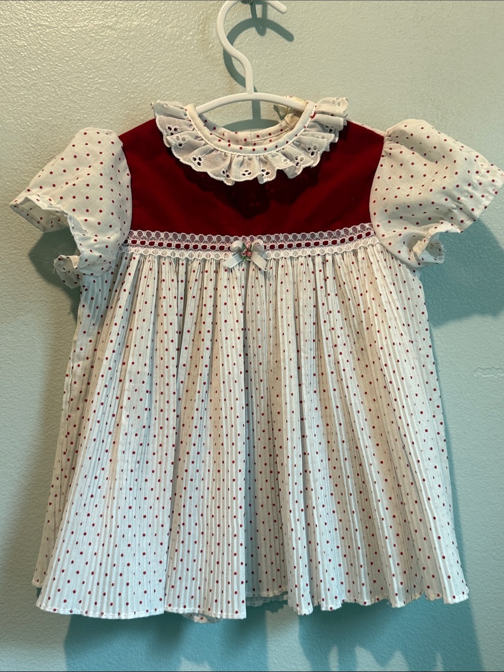 Vintage roanna 12 Months Baby Pleated White Dress Red Velvet Yoke Polka Dot